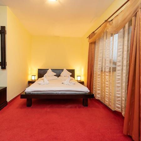Casa Frent Hotel Предеал Стая снимка