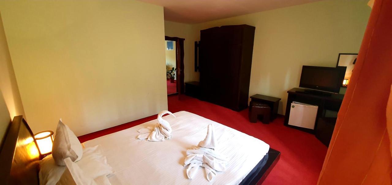 Casa Frent Hotel Предеал Екстериор снимка